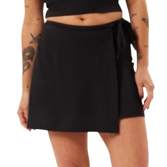 Girlfriend Collective XL Womens Black Weekend Wrap Skort Float Ultralight - Picture 1 of 9